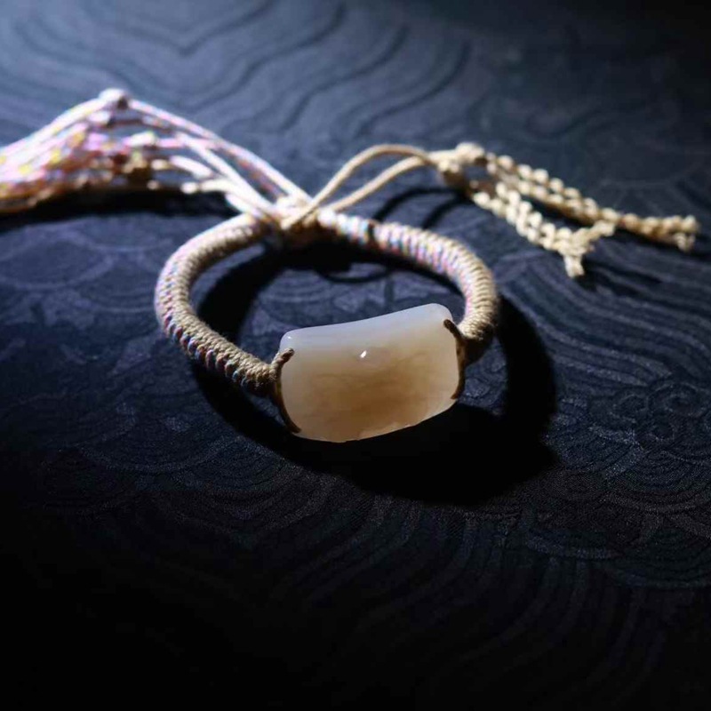 和田玉工廠店玉石工藝品天然新疆和田玉青海料藕粉色龍頭女士手牌