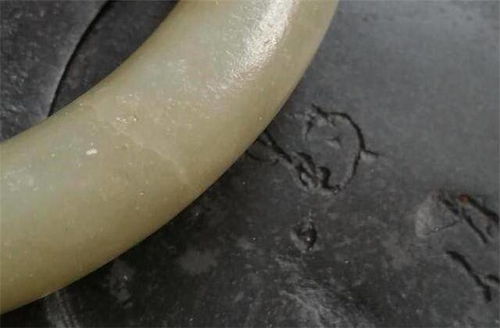 青海翠青和田玉鐲子裂了怎么辦