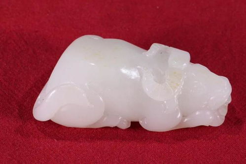 和田玉籽料玉雕牛 青海玉石精粹，工藝與意蘊的完美融合