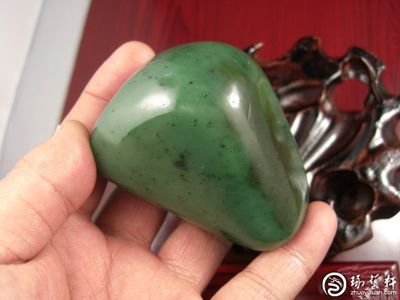 如何區(qū)分青海碧玉與俄羅斯碧玉 特征與鑒別方法詳解