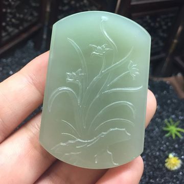 花開(kāi)富貴，溫潤(rùn)而澤——品味青海料和田玉蘭花吊墜
